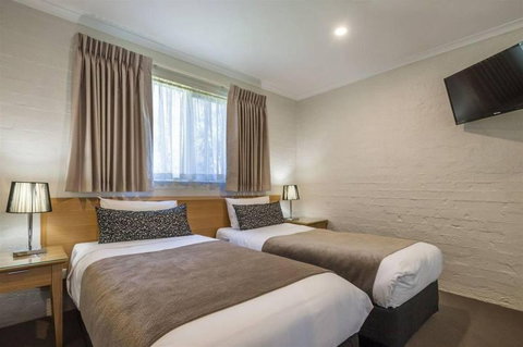 COMFORT INN COACH AND BUSHMANS - Sunshine Coast Guide 2