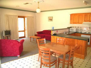 Campaspe Lodge - Sunshine Coast Guide 1