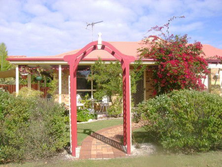 Angels Beach Lodge - Sunshine Coast Guide 0