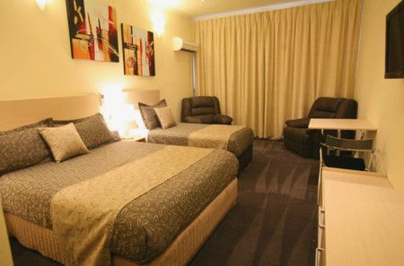 Adelaide Granada Motor Inn - Sunshine Coast Guide 0