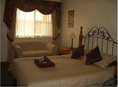 Almond Inn Motel - Sunshine Coast Guide 3