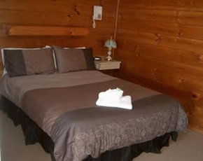Paruna Motel - Sunshine Coast Guide 0