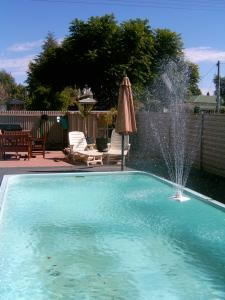 Paruna Motel - Sunshine Coast Guide 2