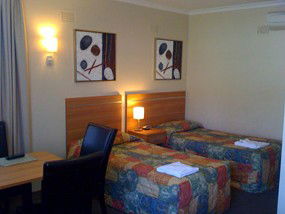 3 Sisters Motel - Sunshine Coast Guide 0