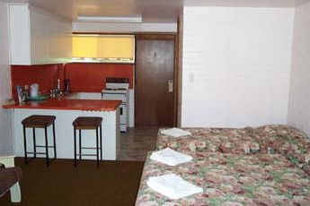 Blayney Leumeah Motel - Sunshine Coast Guide 1