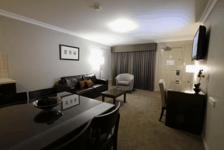 Carlyle Suites & Apartments - Sunshine Coast Guide 4