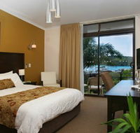 Whale Motor Inn - Sunshine Coast Guide