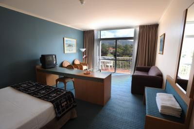 Absolute Beachfront Opal Cove Resort - Sunshine Coast Guide 2