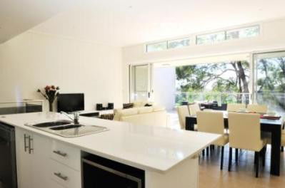 Absolute Beachfront Opal Cove Resort - Sunshine Coast Guide 3