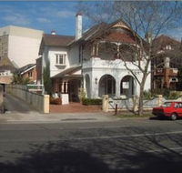 Mclaren Hotel - Sunshine Coast Guide