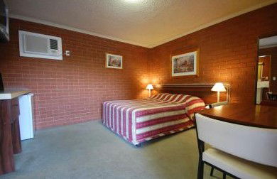 Junction Motor Inn - Sunshine Coast Guide 2