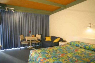 Kingfisher Motel - Sunshine Coast Guide 0