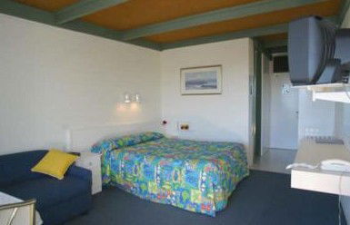 Kingfisher Motel - Sunshine Coast Guide 1