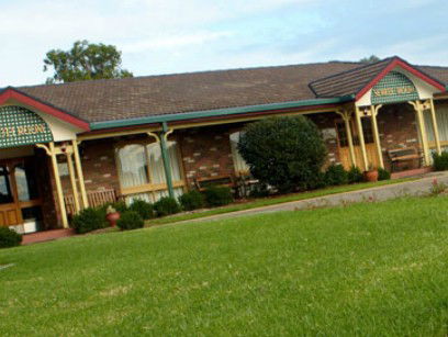 Carriage House Motor Inn - Sunshine Coast Guide 1