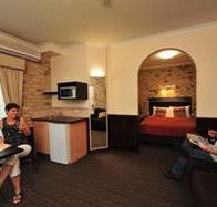Highlander Motor Inn And Apartments - Sunshine Coast Guide