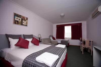 Hume Villa Motor Inn - Sunshine Coast Guide 2