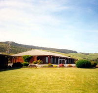Skenes Creek Lodge Motel - Sunshine Coast Guide