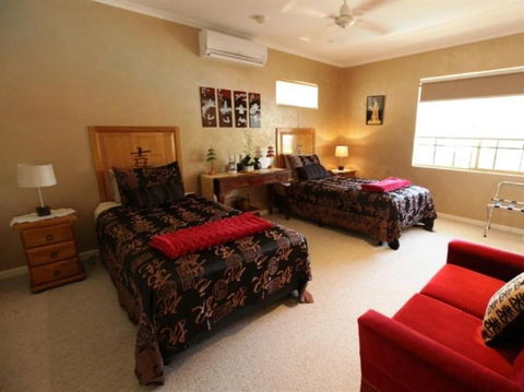 Armadale Cottage B And B - Sunshine Coast Guide 1