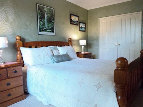 Armadale Cottage B And B - Sunshine Coast Guide 5