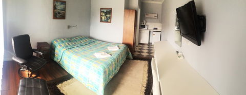Merredin Olympic Motel - Sunshine Coast Guide 1