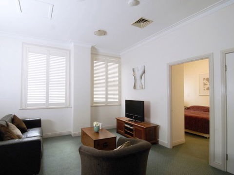 Rothbury On Ann Heritage Apartment Hotel - Sunshine Coast Guide 3
