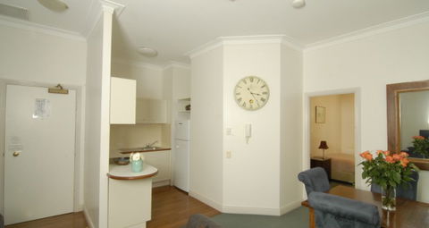 Rothbury On Ann Heritage Apartment Hotel - Sunshine Coast Guide 4