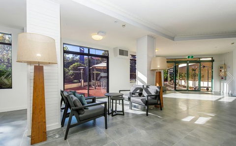Alpha Hotel Canberra - Sunshine Coast Guide 1