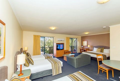 Alpha Hotel Canberra - Sunshine Coast Guide 4