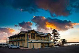 Arno Bay Hotel - Sunshine Coast Guide 0