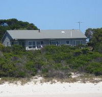 Island Beach Escape - Sunshine Coast Guide