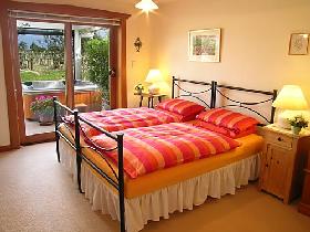 Stephanette's Cottage - Sunshine Coast Guide 0