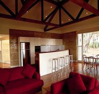 The Menzies Retreat - Sunshine Coast Guide