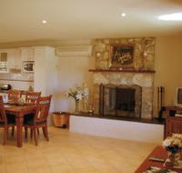 Sherwood Cottages Country Retreat - Sunshine Coast Guide