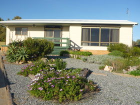 Oaklands Beach House - Sunshine Coast Guide 0