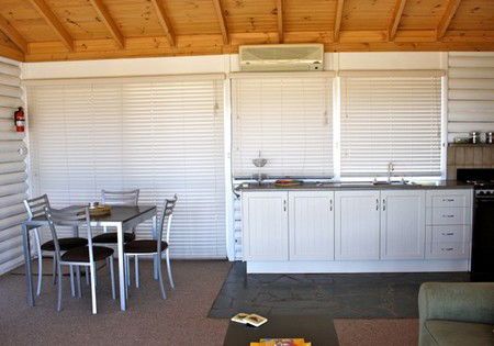 ArtWine Cottages - Sunshine Coast Guide 4
