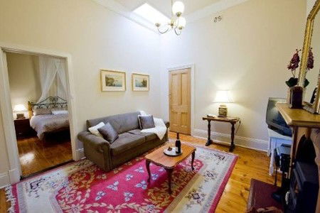 Trafalgar On The Strand - Sunshine Coast Guide 1
