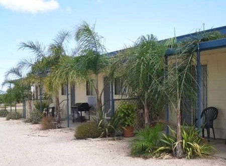 Yorke's Holiday Units - Sunshine Coast Guide 4