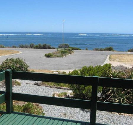 Oaklands Beach House - Sunshine Coast Guide 1