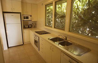 Ava Holiday Beach House - Sunshine Coast Guide 1