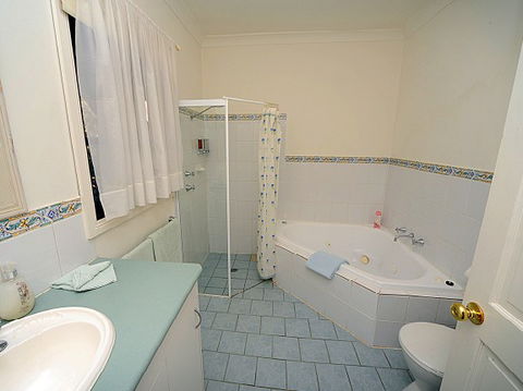 St Helens - Fettlers Cottage - Sunshine Coast Guide 0