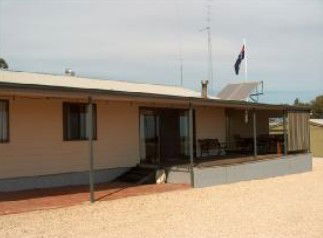 Lenmar Park Bed And Breakfast - Sunshine Coast Guide 3