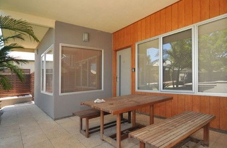 Apartment 1 - Sunshine Coast Guide 2