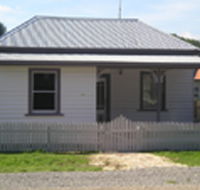 Strahan Quality Cottages - Sunshine Coast Guide