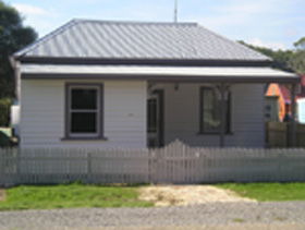 Strahan Quality Cottages - Sunshine Coast Guide 0