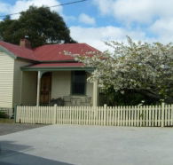 McIntosh Cottages - Sunshine Coast Guide