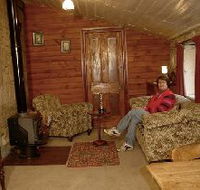 Colonial Cottages of Ross - Historic Hudson Cottage - Sunshine Coast Guide