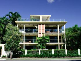Cairns Beachfront Apartment - Sunshine Coast Guide 0