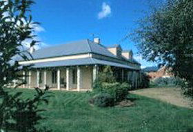 Strathmore Colonial Accommodation - Sunshine Coast Guide 0