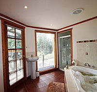 Love Grove Guest House - Sunshine Coast Guide