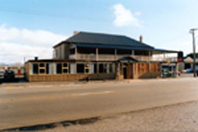 Campbell Town Motel And Bistro - Sunshine Coast Guide 0